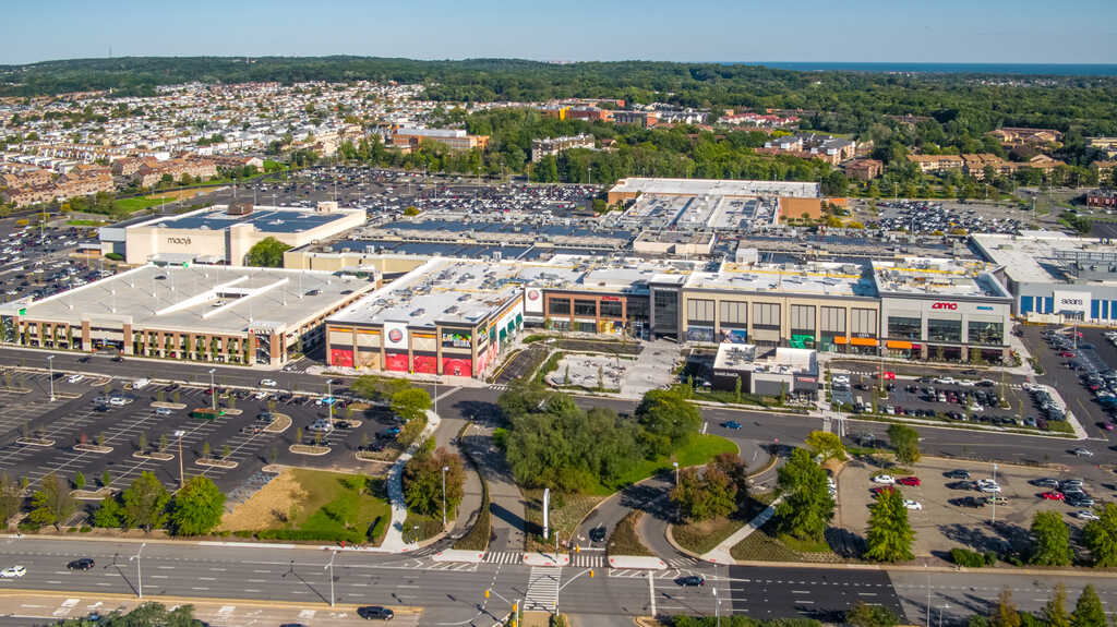 Staten Island Mall - Aerial photo of complex