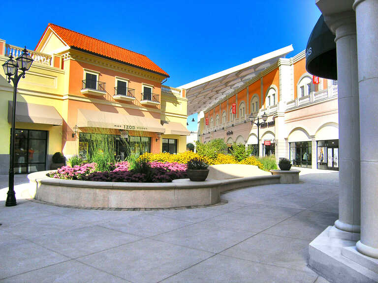 Tanger At The Arches - Exterior photo of mall